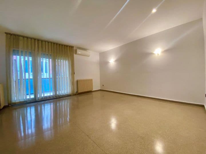 4 bedrooms apartment for rent in Lleida, Spain - Image 3