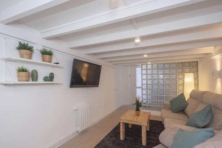 3 bedrooms apartment for rent in Sants-Montjuic, Spain - Image 4