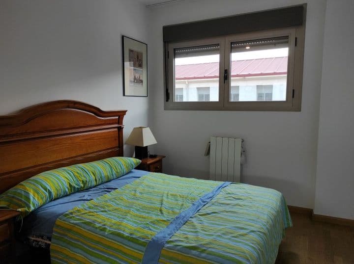 1 bedroom apartment for rent in Zaragoza, Spain - Image 7