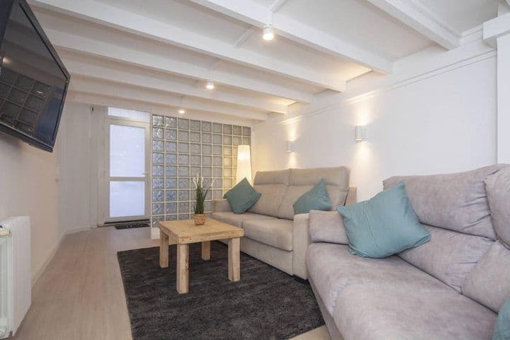 3 bedrooms apartment for rent in Sants-Montjuic, Spain - Image 2