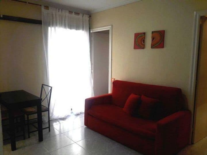 1 bedroom apartment for rent in Ciutat Vella, Spain - Image 2