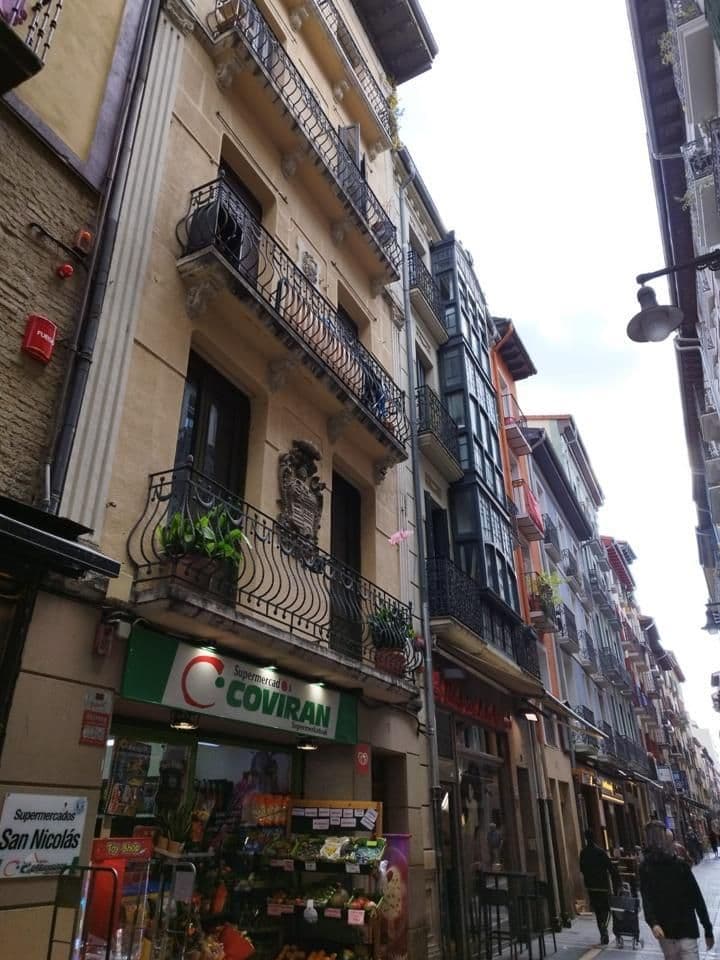 4 bedrooms apartment for rent in Pamplona, Spain - Image 2