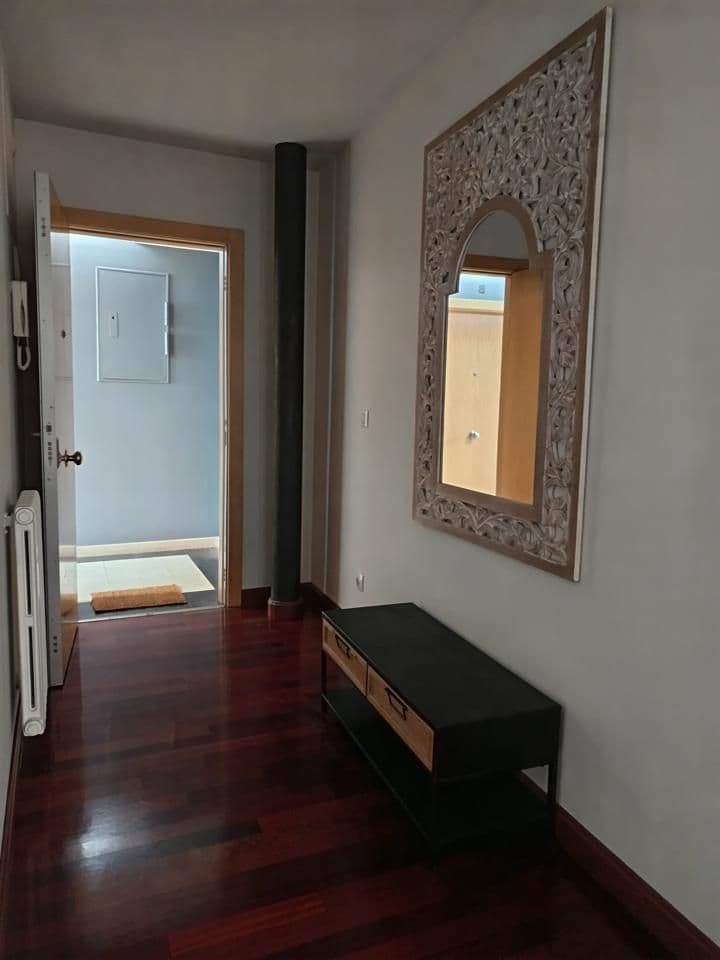 1 bedroom apartment for rent in Zaragoza, Spain - Image 10