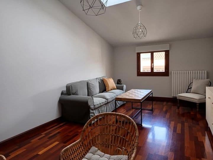 1 bedroom apartment for rent in Zaragoza, Spain - Image 3