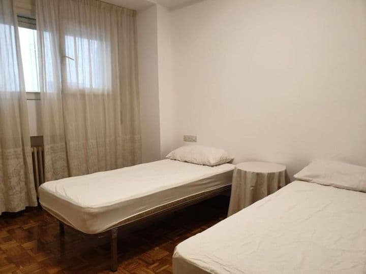 2 bedrooms apartment for rent in Pamplona, Spain - Image 9