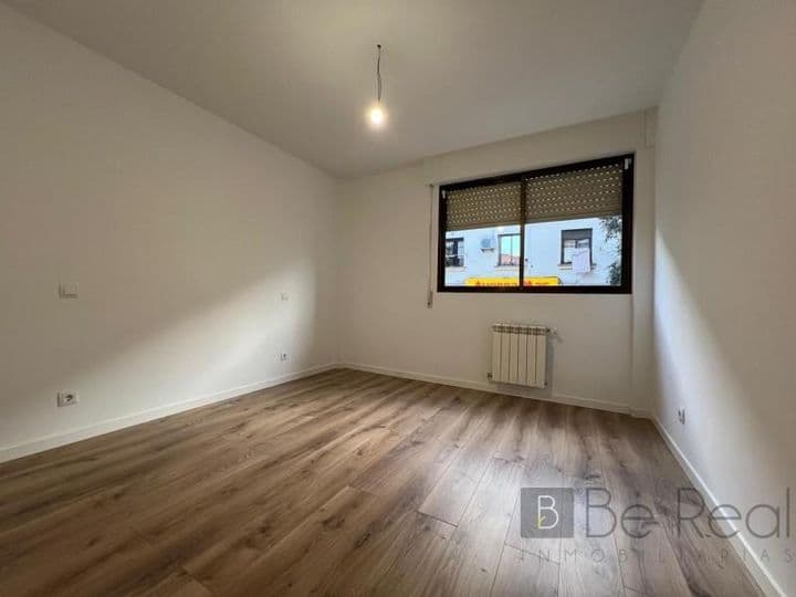 2 bedrooms apartment for sale in Numancia, Spain - Image 3