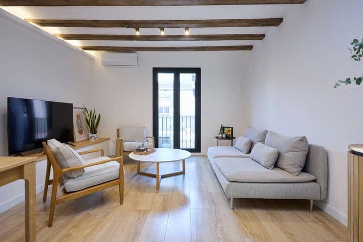 1 bedroom apartment for rent in Ciutat Vella, Spain - Image 3