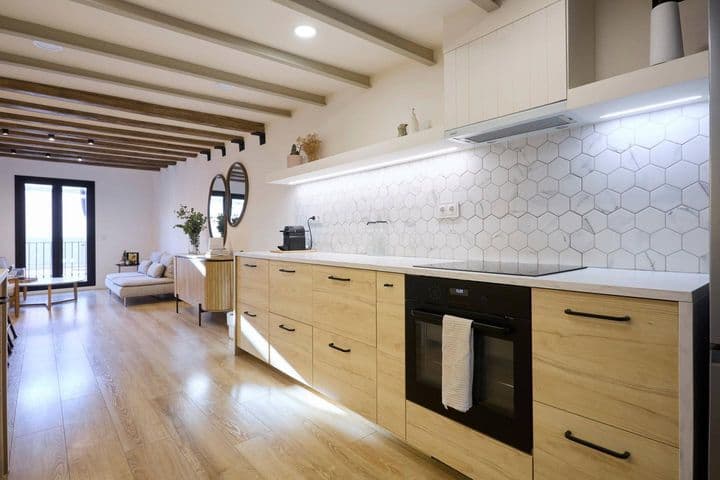 1 bedroom apartment for rent in Ciutat Vella, Spain - Image 10