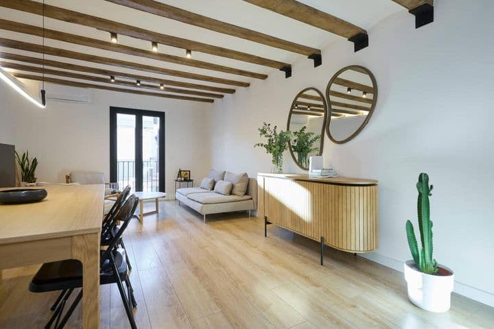 1 bedroom apartment for rent in Ciutat Vella, Spain - Image 2