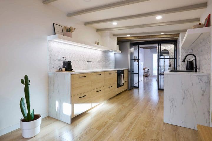 1 bedroom apartment for rent in Ciutat Vella, Spain - Image 8