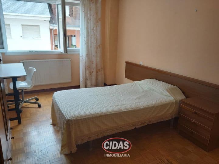 3 bedrooms apartment for rent in Oviedo, Spain - Image 4