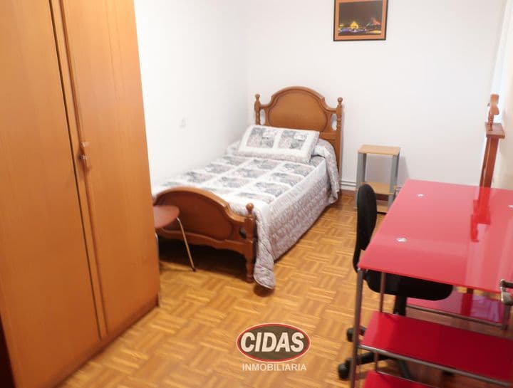 3 bedrooms apartment for rent in Oviedo, Spain - Image 2