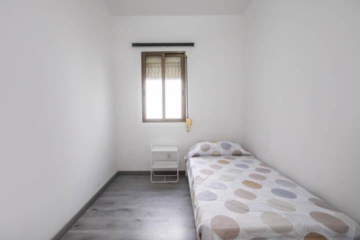 2 bedrooms apartment for rent in La Bordeta-Hostafrancs, Spain - Image 8