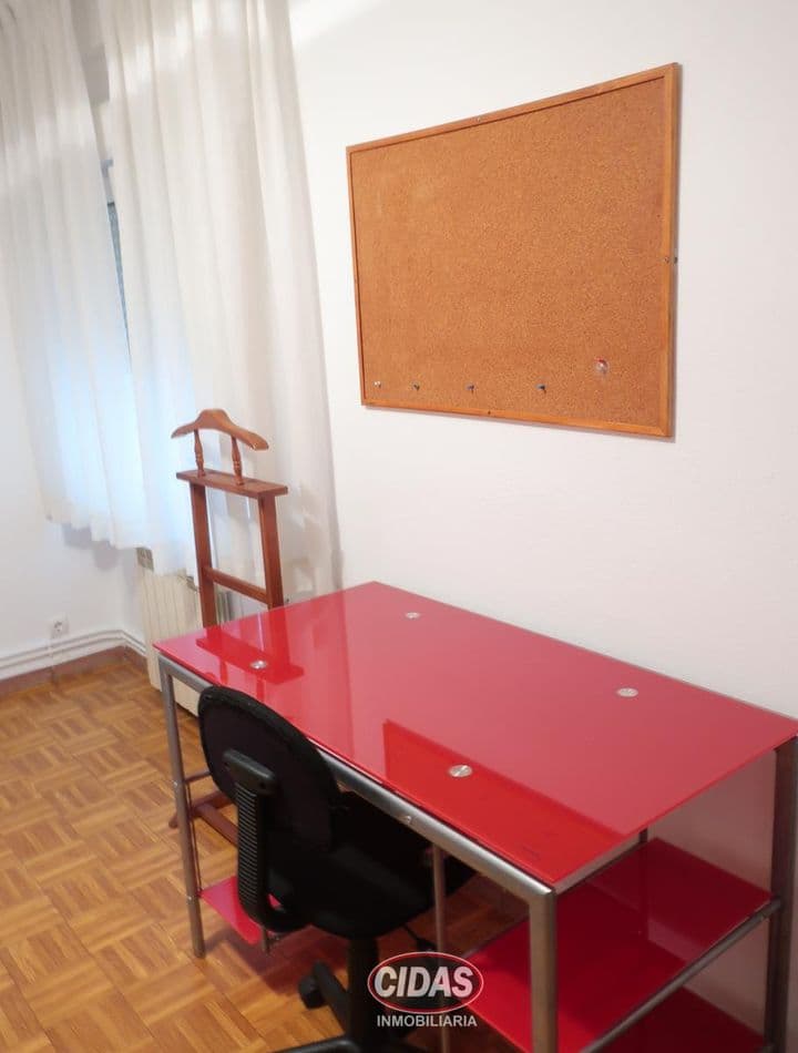 3 bedrooms apartment for rent in Oviedo, Spain - Image 3