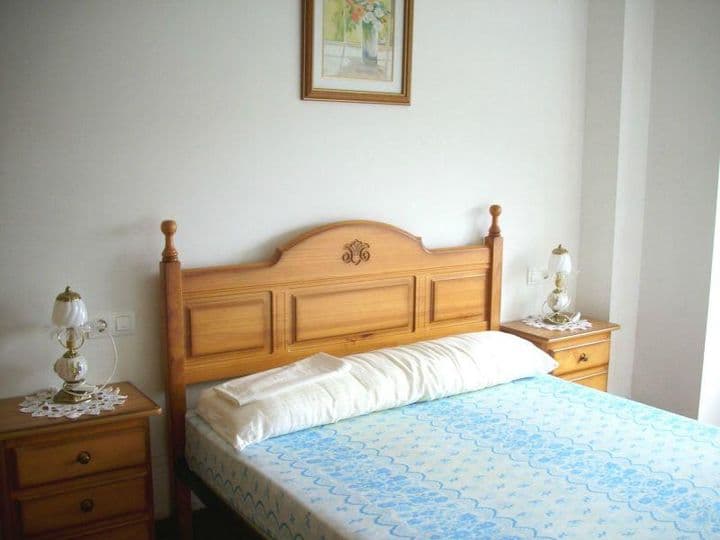 2 bedrooms apartment for rent in Santiago de Compostela, Spain - Image 3