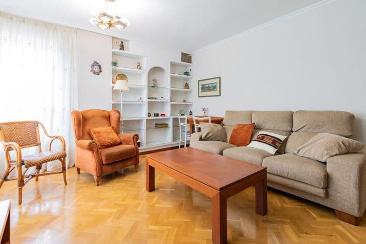 3 bedrooms apartment for rent in Pamplona, Spain - Image 4