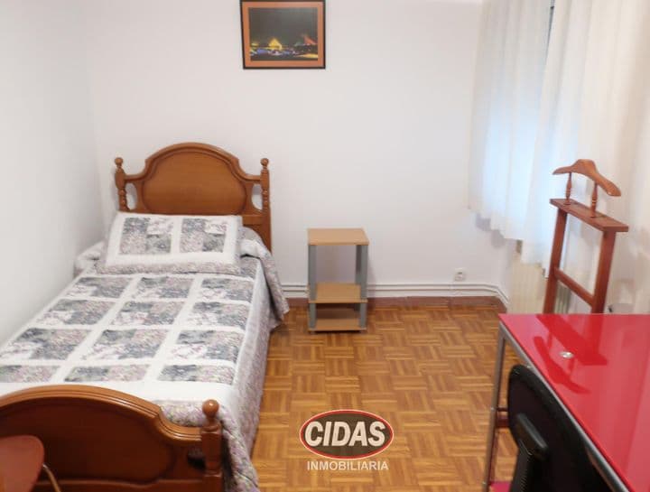 3 bedrooms apartment for rent in Oviedo, Spain - Image 4