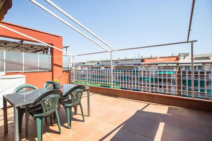 2 bedrooms apartment for rent in La Bordeta-Hostafrancs, Spain - Image 3