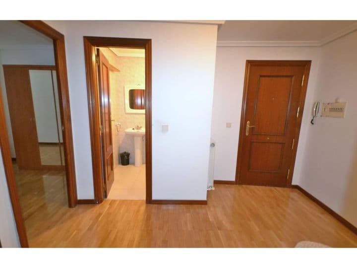 2 bedrooms apartment for rent in Palencia, Spain - Image 10