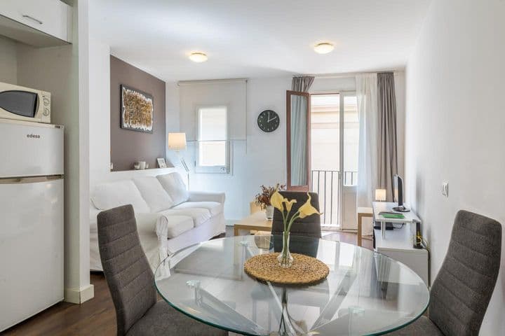 1 bedroom apartment for rent in Ciutat Vella, Spain - Image 11