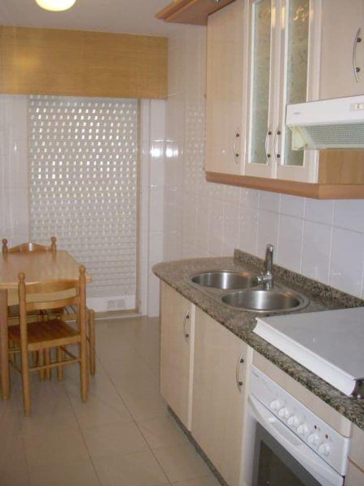 2 bedrooms apartment for rent in Santiago de Compostela, Spain - Image 4