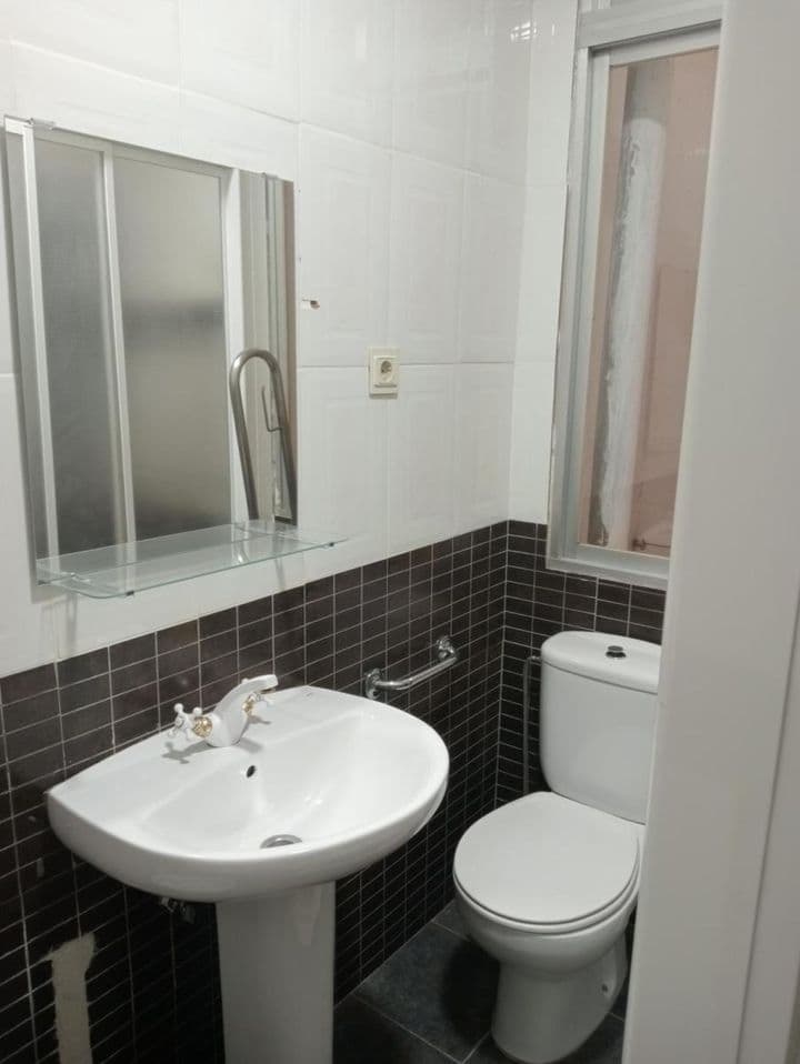 3 bedrooms apartment for rent in Centro-Sagrario, Spain - Image 6