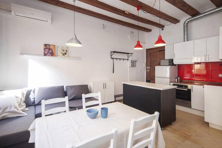 2 bedrooms apartment for rent in Ciutat Vella, Spain - Image 5