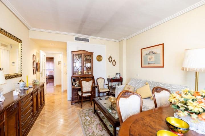 2 bedrooms apartment for rent in Chamartin, Spain - Image 3