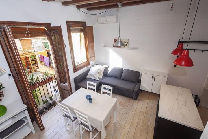 2 bedrooms apartment for rent in Ciutat Vella, Spain - Image 4