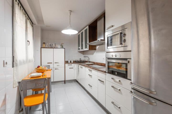 3 bedrooms apartment for rent in Pamplona, Spain - Image 4