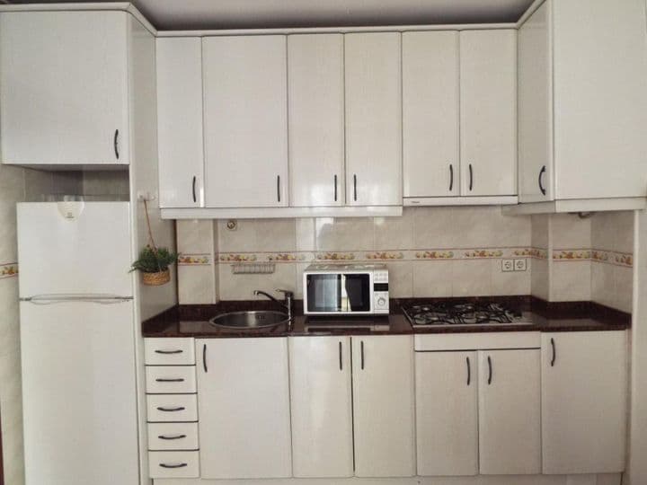 1 bedroom apartment for rent in Ciutat Vella, Spain - Image 2