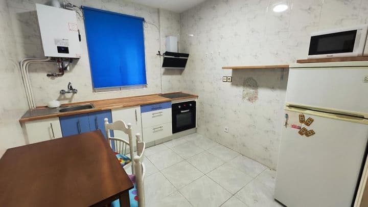 2 bedrooms apartment for rent in Leon, Spain - Image 5