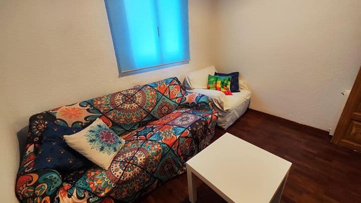 2 bedrooms apartment for rent in Leon, Spain - Image 12