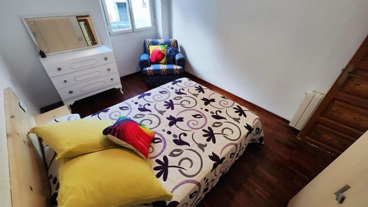 2 bedrooms apartment for rent in Leon, Spain - Image 2