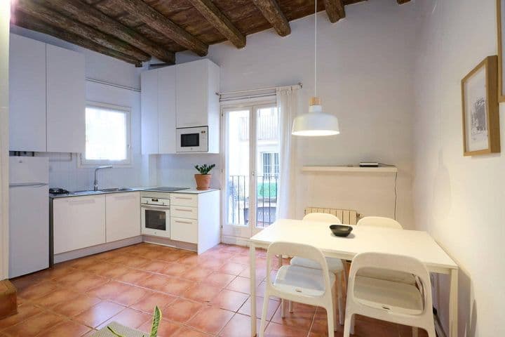 1 bedroom house for rent in Ciutat Vella, Spain - Image 3