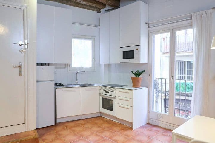 1 bedroom house for rent in Ciutat Vella, Spain - Image 8