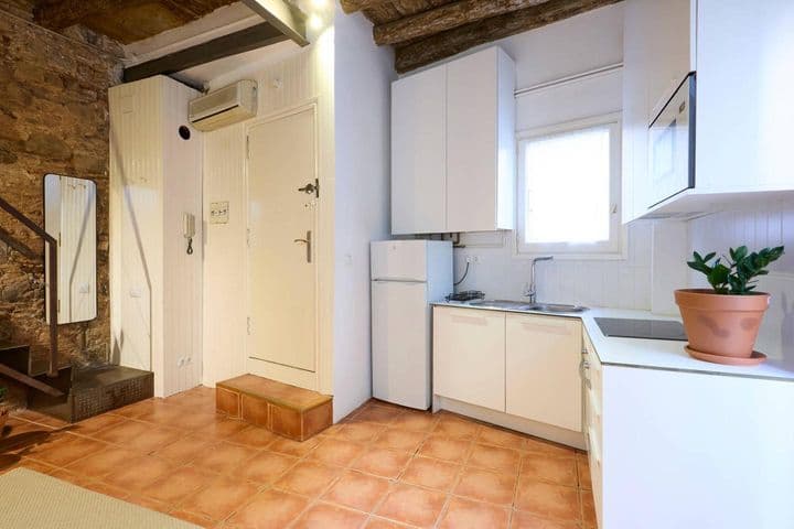 1 bedroom house for rent in Ciutat Vella, Spain - Image 4