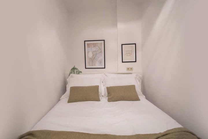 1 bedroom apartment for rent in Gotic, Spain - Image 7