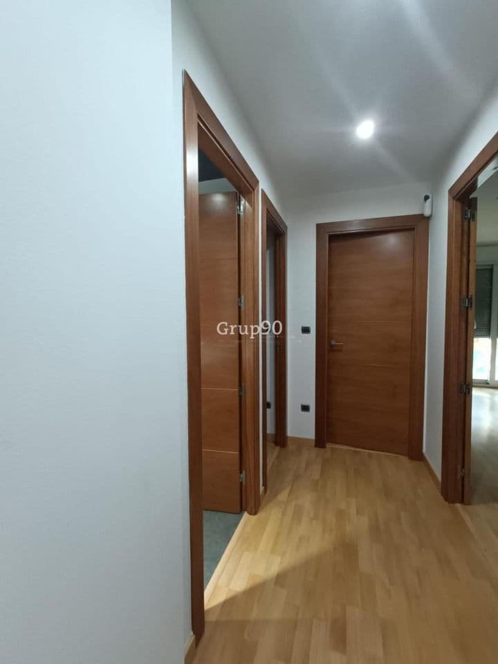 2 bedrooms apartment for rent in Lleida, Spain - Image 10