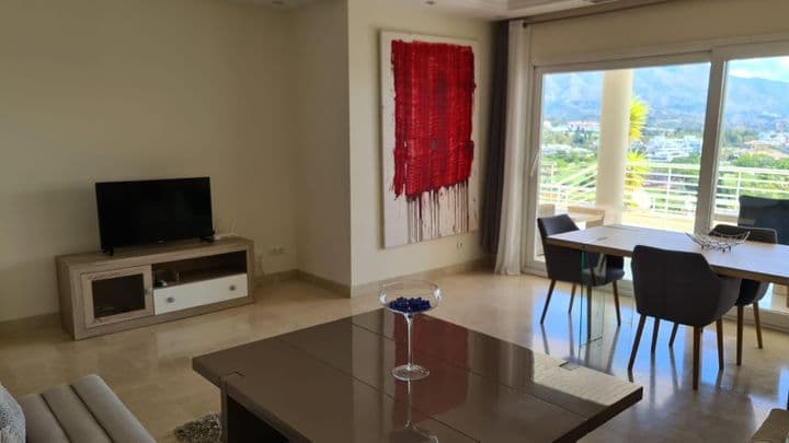 2 bedrooms apartment for rent in Nueva Andalucia, Spain - Image 3