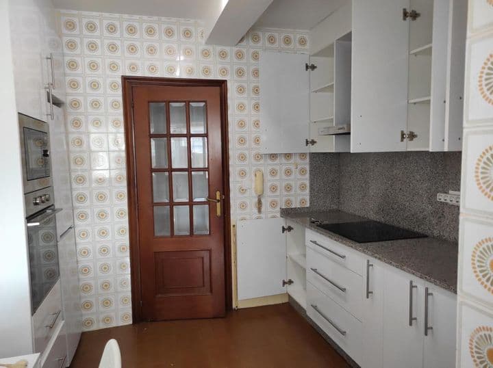 3 bedrooms apartment for rent in Corunna, Spain - Image 4