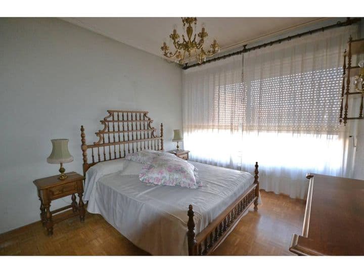 4 bedrooms apartment for rent in Palencia, Spain - Image 12