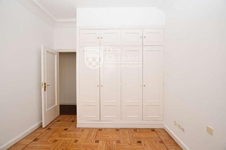 3 bedrooms apartment for rent in Chamberi, Spain - Image 3