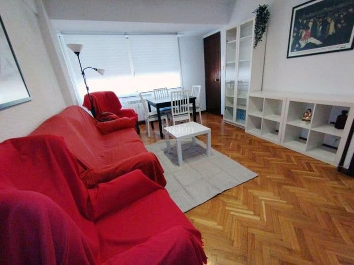 3 bedrooms apartment for rent in Universidad, Spain - Image 3