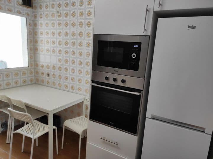 3 bedrooms apartment for rent in Corunna, Spain - Image 5