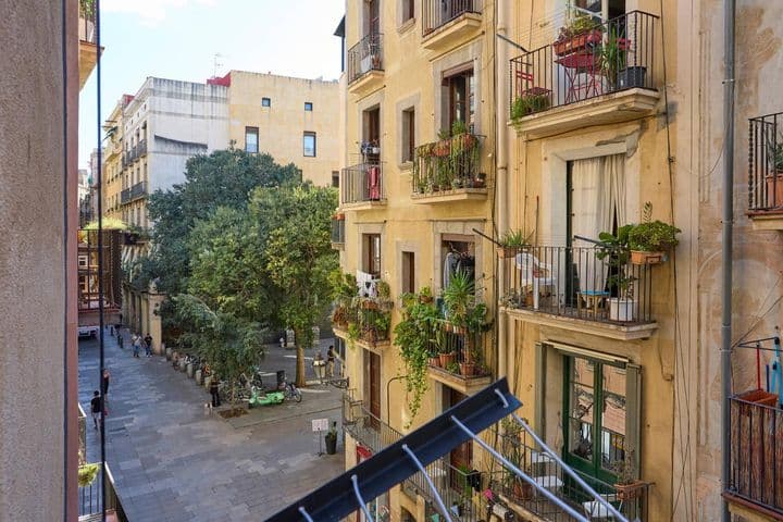 1 bedroom house for rent in Ciutat Vella, Spain - Image 10