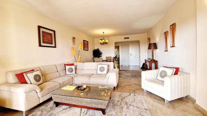 2 bedrooms apartment for rent in Nueva Andalucia, Spain - Image 5