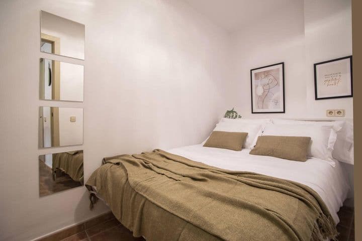 1 bedroom apartment for rent in Gotic, Spain - Image 8