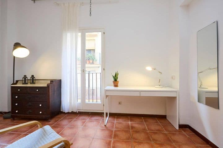 1 bedroom house for rent in Ciutat Vella, Spain - Image 6