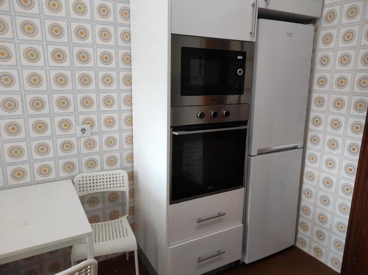 3 bedrooms apartment for rent in Corunna, Spain - Image 8